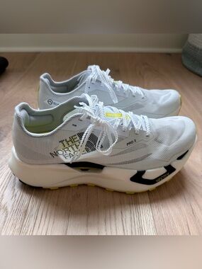 🆕The North Face VECTIV PRO 3 Lightweight White Running Shoes with Yellow Accents